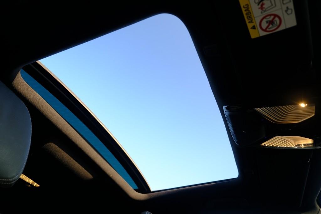 BMW 5 Serie 530i 252pk High Executive | M Sport | Laser LED | Schuif-/kanteldak | 360° Camera | Blind Spot | Keyless | Leder | Trekhaak afbeelding 14