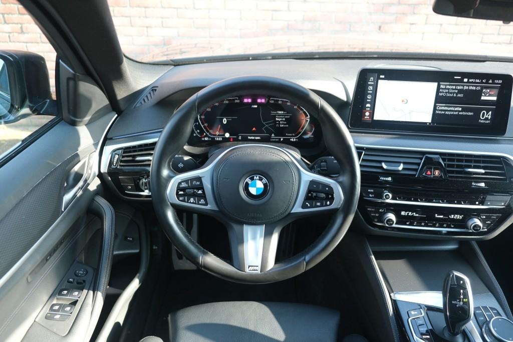 BMW 5 Serie 530i 252pk High Executive | M Sport | Laser LED | Schuif-/kanteldak | 360° Camera | Blind Spot | Keyless | Leder | Trekhaak afbeelding 15