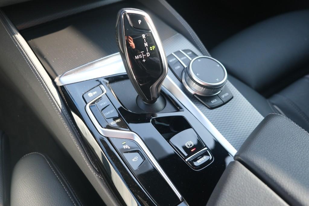 BMW 5 Serie 530i 252pk High Executive | M Sport | Laser LED | Schuif-/kanteldak | 360° Camera | Blind Spot | Keyless | Leder | Trekhaak afbeelding 25