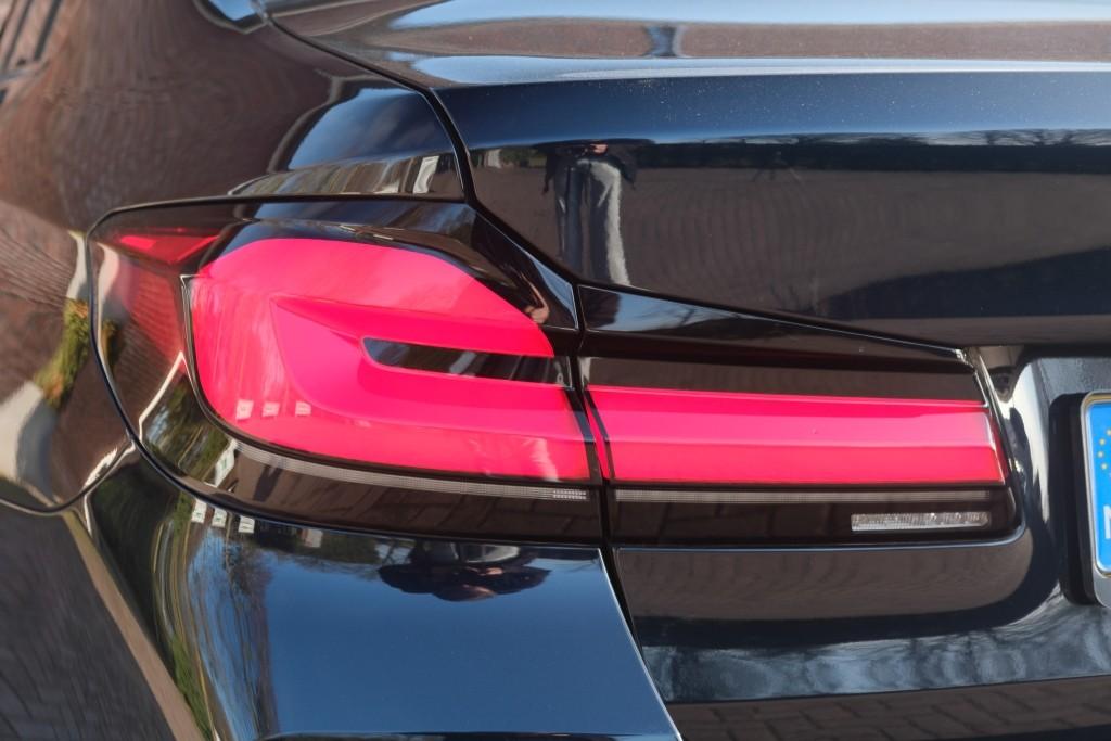 BMW 5 Serie 530i 252pk High Executive | M Sport | Laser LED | Schuif-/kanteldak | 360° Camera | Blind Spot | Keyless | Leder | Trekhaak afbeelding 34