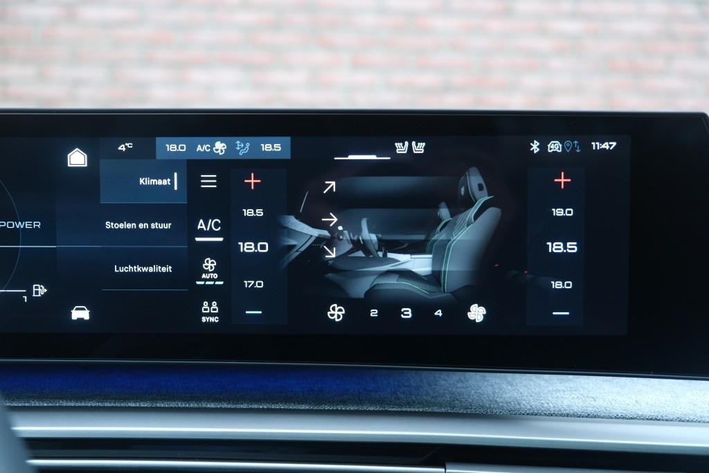 Peugeot 3008 1.2 Hybrid 145pk e-DCS6 GT | Navi | App Connect | Panoramadak | Focal Audio | Alcantara | Camera | Elektrische Achterklep | Winter Pakket afbeelding 21