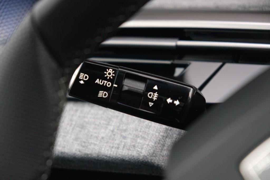 Peugeot 3008 1.2 Hybrid 145pk e-DCS6 GT | Navi | App Connect | Panoramadak | Focal Audio | Alcantara | Camera | Elektrische Achterklep | Winter Pakket afbeelding 29