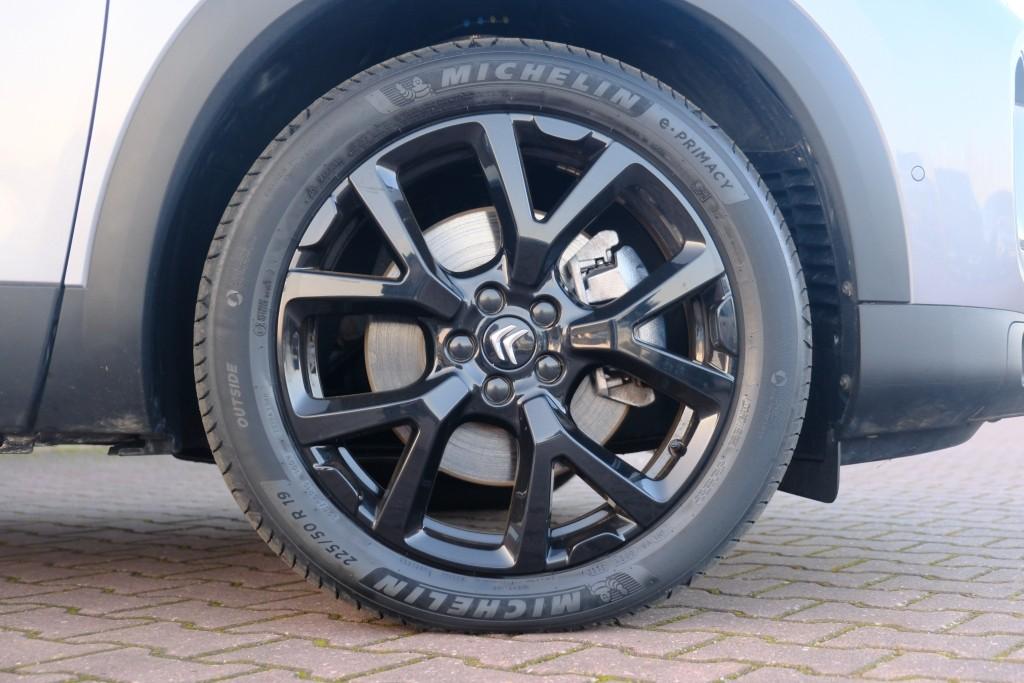 Citroën C5 Aircross 1.6 Plug-in Hybrid 180pk Max | Navi | App Connect | Adaptive Cruise | Panoramadak | Camera | Keyless | PDC afbeelding 28