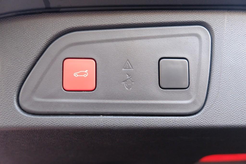 Citroën C5 Aircross 1.6 Plug-in Hybrid 180pk Max | Navi | App Connect | Adaptive Cruise | Panoramadak | Camera | Keyless | PDC afbeelding 32