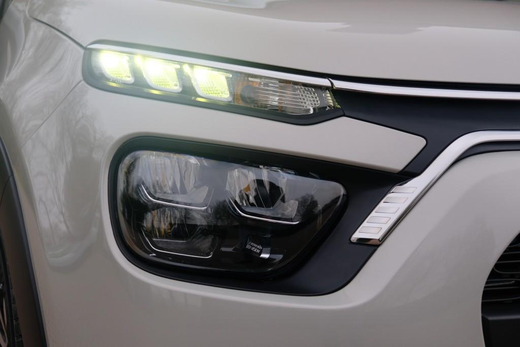 Citroën C3 1.2 PureTech 83pk Shine | App Connect | Climate | Cruise | Camera | Stoelverwarming | PDC afbeelding 2