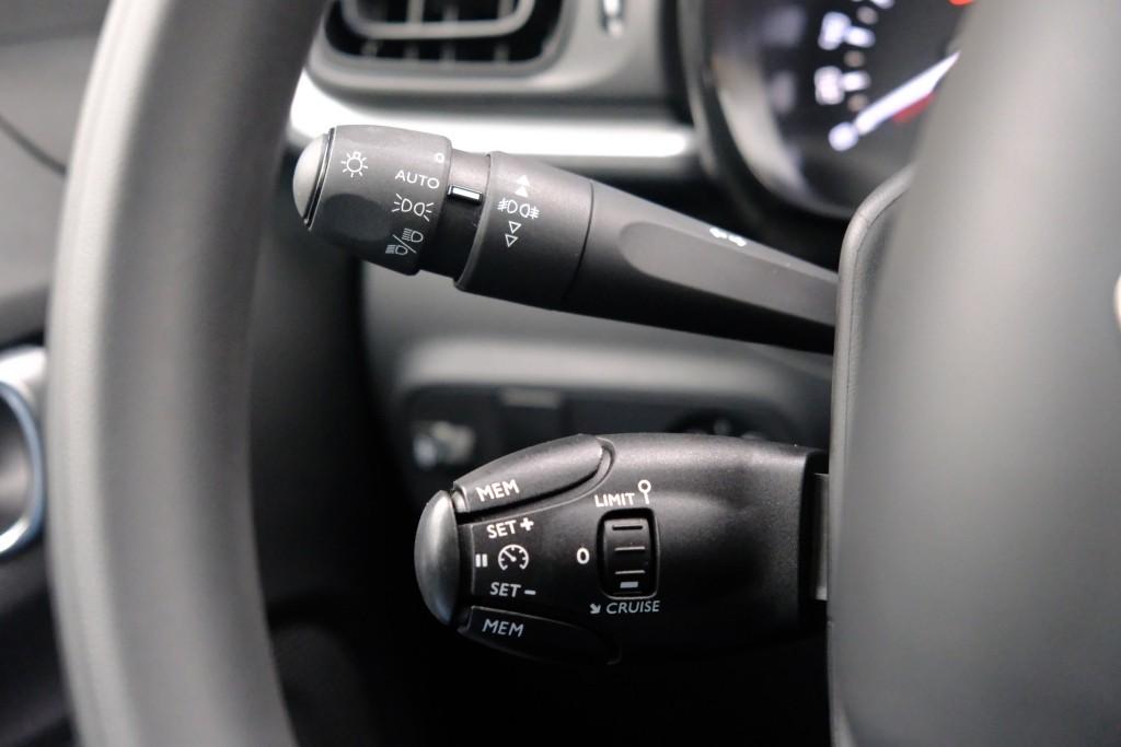 Citroën C3 1.2 PureTech 83pk Shine | App Connect | Climate | Cruise | Camera | Stoelverwarming | PDC afbeelding 10