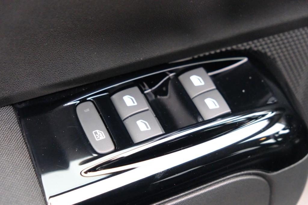 Citroën C3 1.2 PureTech 83pk Shine | App Connect | Climate | Cruise | Camera | Stoelverwarming | PDC afbeelding 24