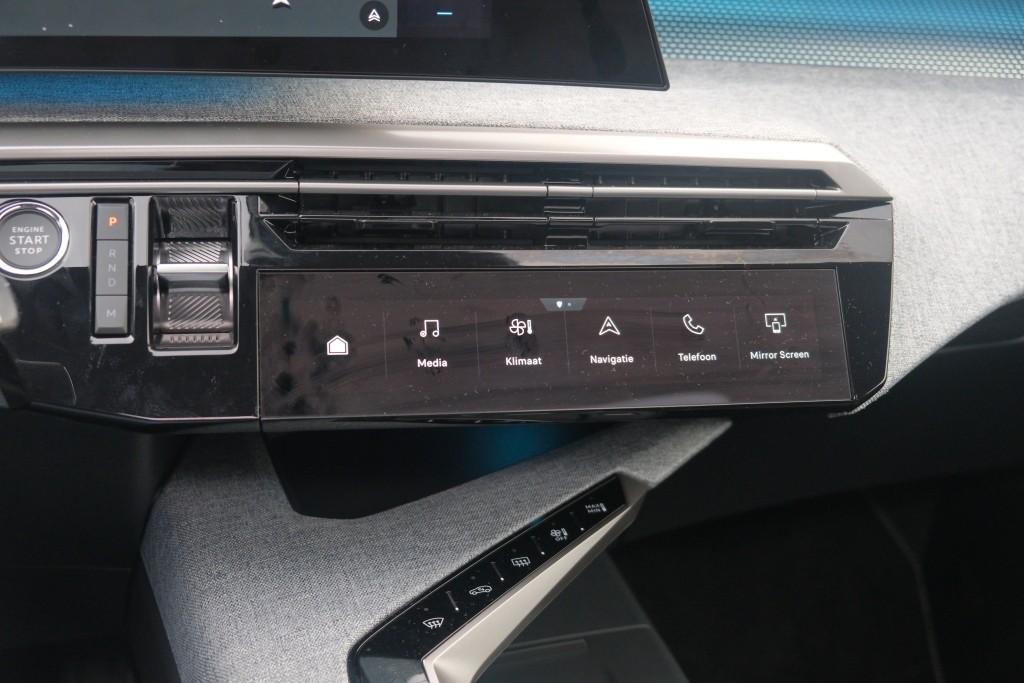 Peugeot 3008 1.2 Hybrid 145pk e-DCS6 GT | Navi | App Connect | Panoramadak | Focal Audio | Alcantara | Camera | Elektrische Achterklep | Winter Pakket afbeelding 24