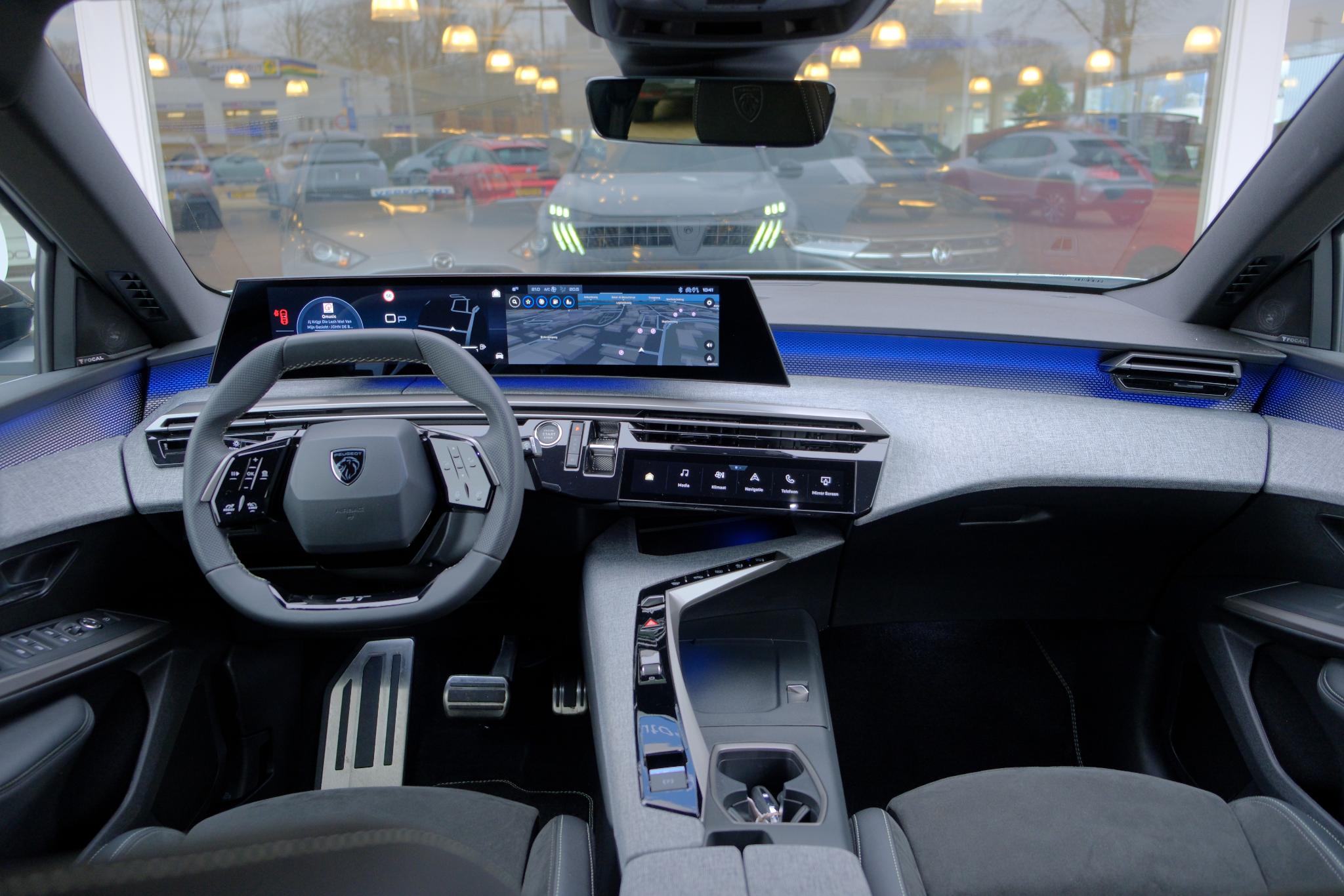 Peugeot 3008 1.2 Hybrid 145pk e-DCS6 GT | Navi | App Connect | Adaptive Cruise | Camera | Panoramadak | FOCAL® Audio | Elektrische Achterklep | Winter Pakket afbeelding 2