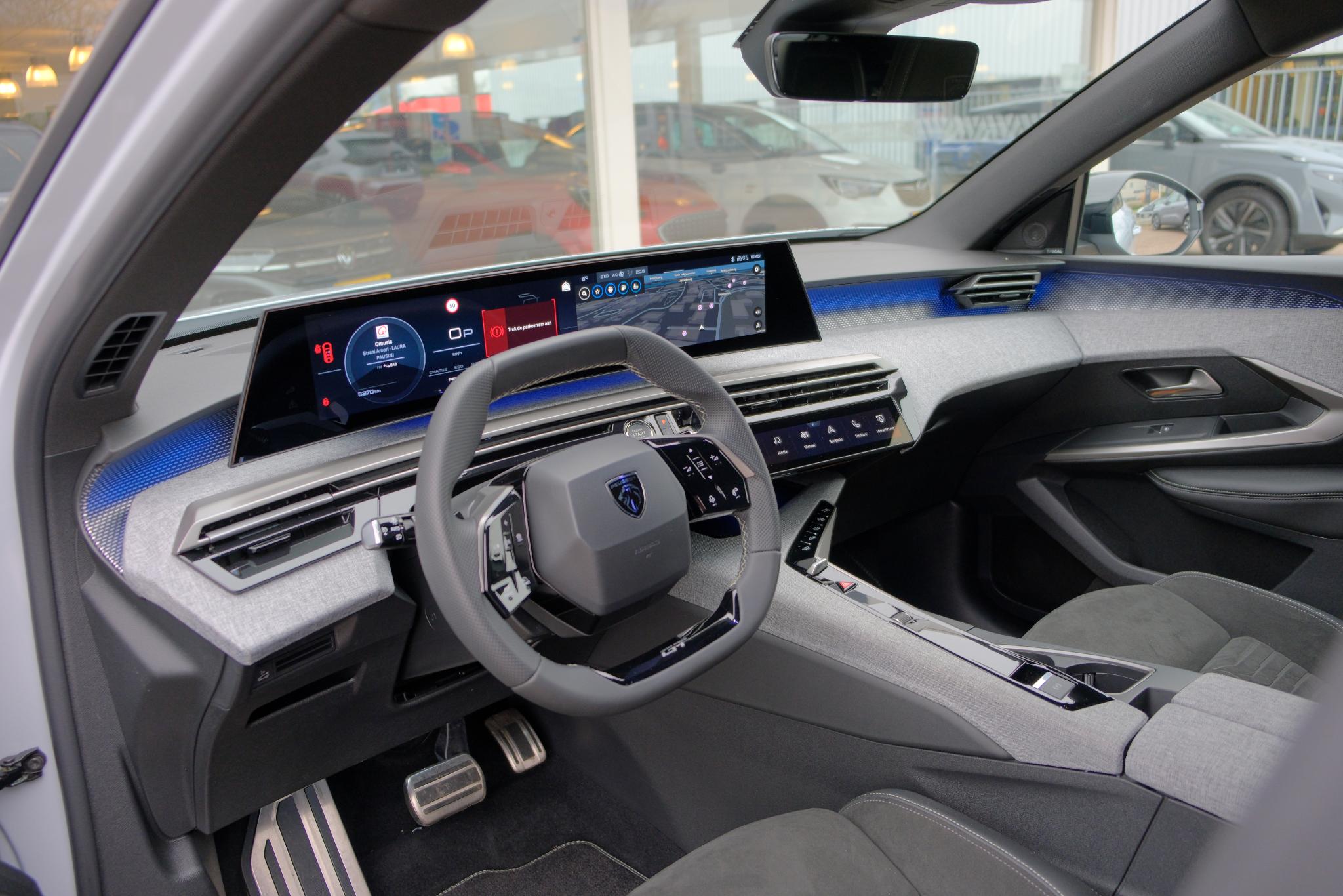 Peugeot 3008 1.2 Hybrid 145pk e-DCS6 GT | Navi | App Connect | Adaptive Cruise | Camera | Panoramadak | FOCAL® Audio | Elektrische Achterklep | Winter Pakket afbeelding 6