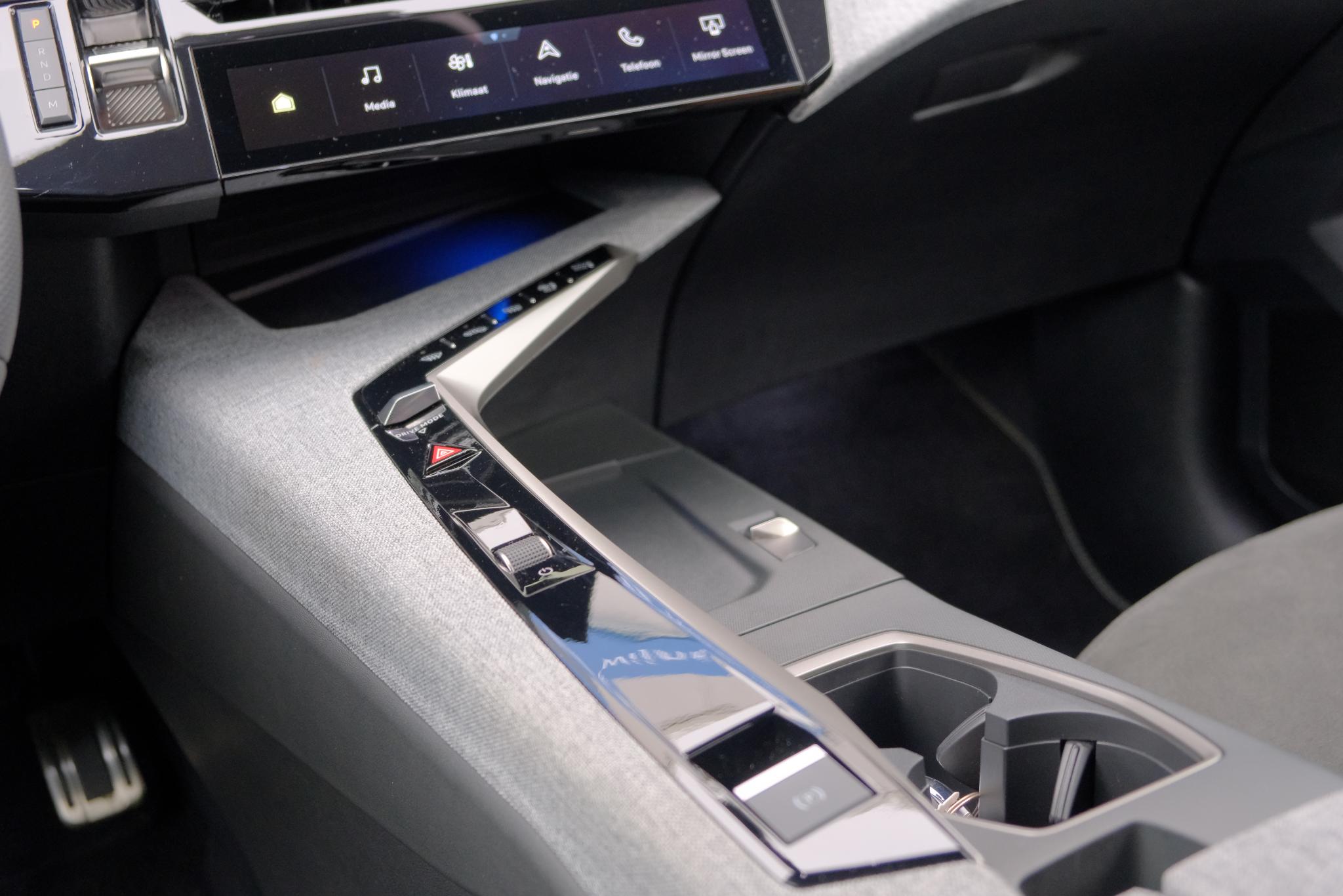 Peugeot 3008 1.2 Hybrid 145pk e-DCS6 GT | Navi | App Connect | Adaptive Cruise | Camera | Panoramadak | FOCAL® Audio | Elektrische Achterklep | Winter Pakket afbeelding 13