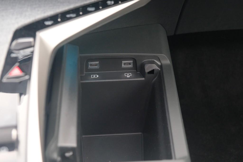 Peugeot 3008 1.2 Hybrid 145pk e-DCS6 GT | Navi | App Connect | Adaptive Cruise | Camera | Panoramadak | FOCAL® Audio | Elektrische Achterklep | Winter Pakket afbeelding 15