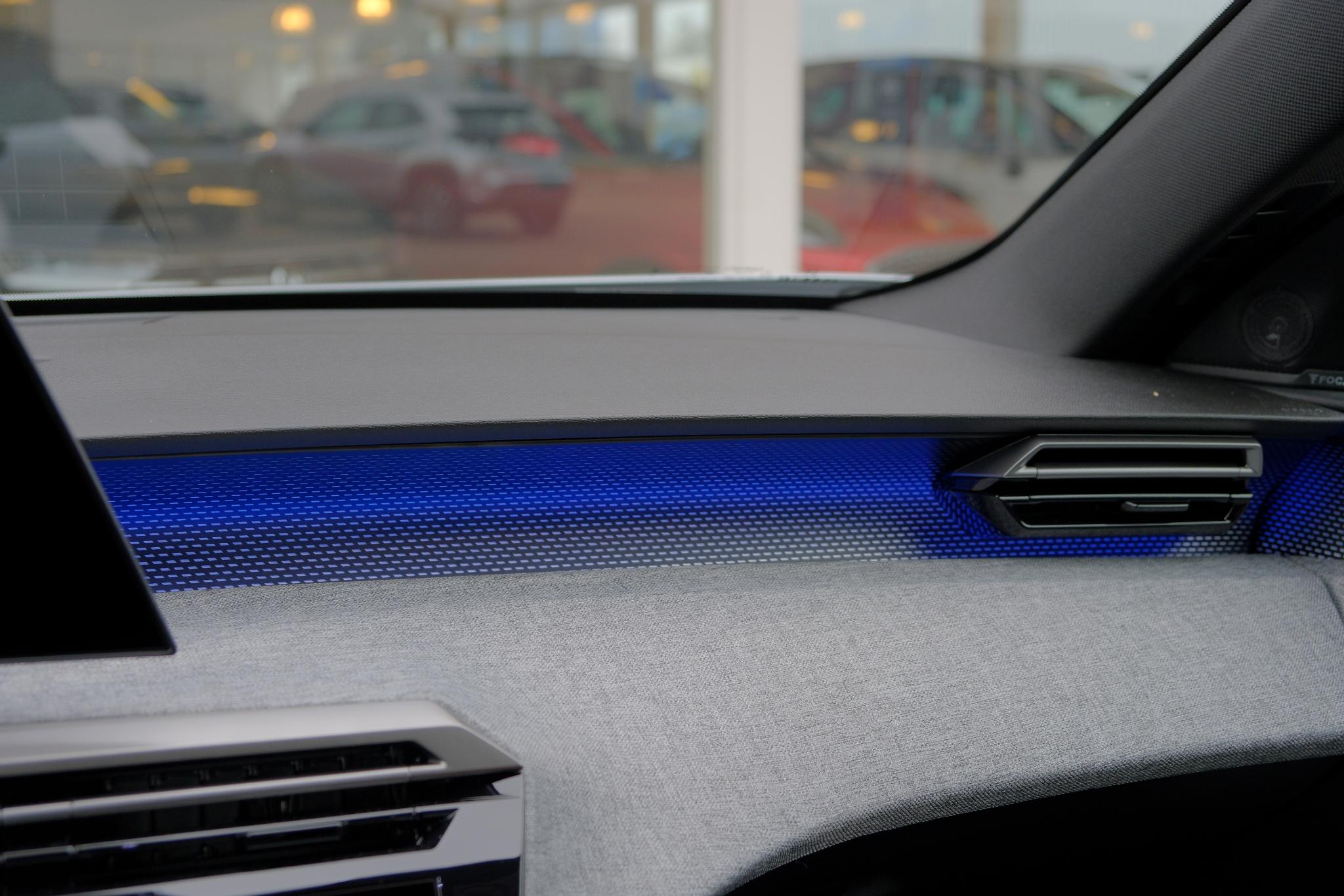 Peugeot 3008 1.2 Hybrid 145pk e-DCS6 GT | Navi | App Connect | Adaptive Cruise | Camera | Panoramadak | FOCAL® Audio | Elektrische Achterklep | Winter Pakket afbeelding 19