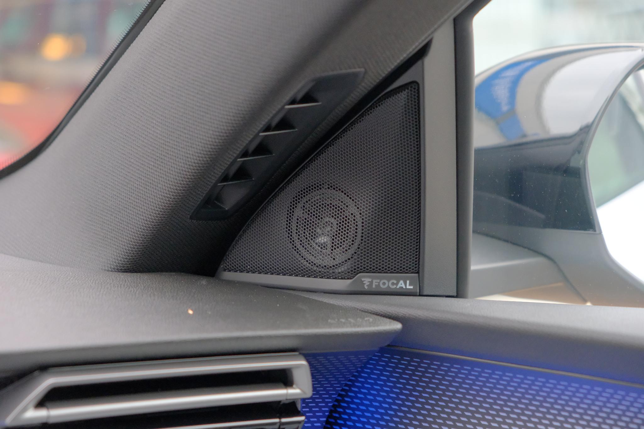 Peugeot 3008 1.2 Hybrid 145pk e-DCS6 GT | Navi | App Connect | Adaptive Cruise | Camera | Panoramadak | FOCAL® Audio | Elektrische Achterklep | Winter Pakket afbeelding 20