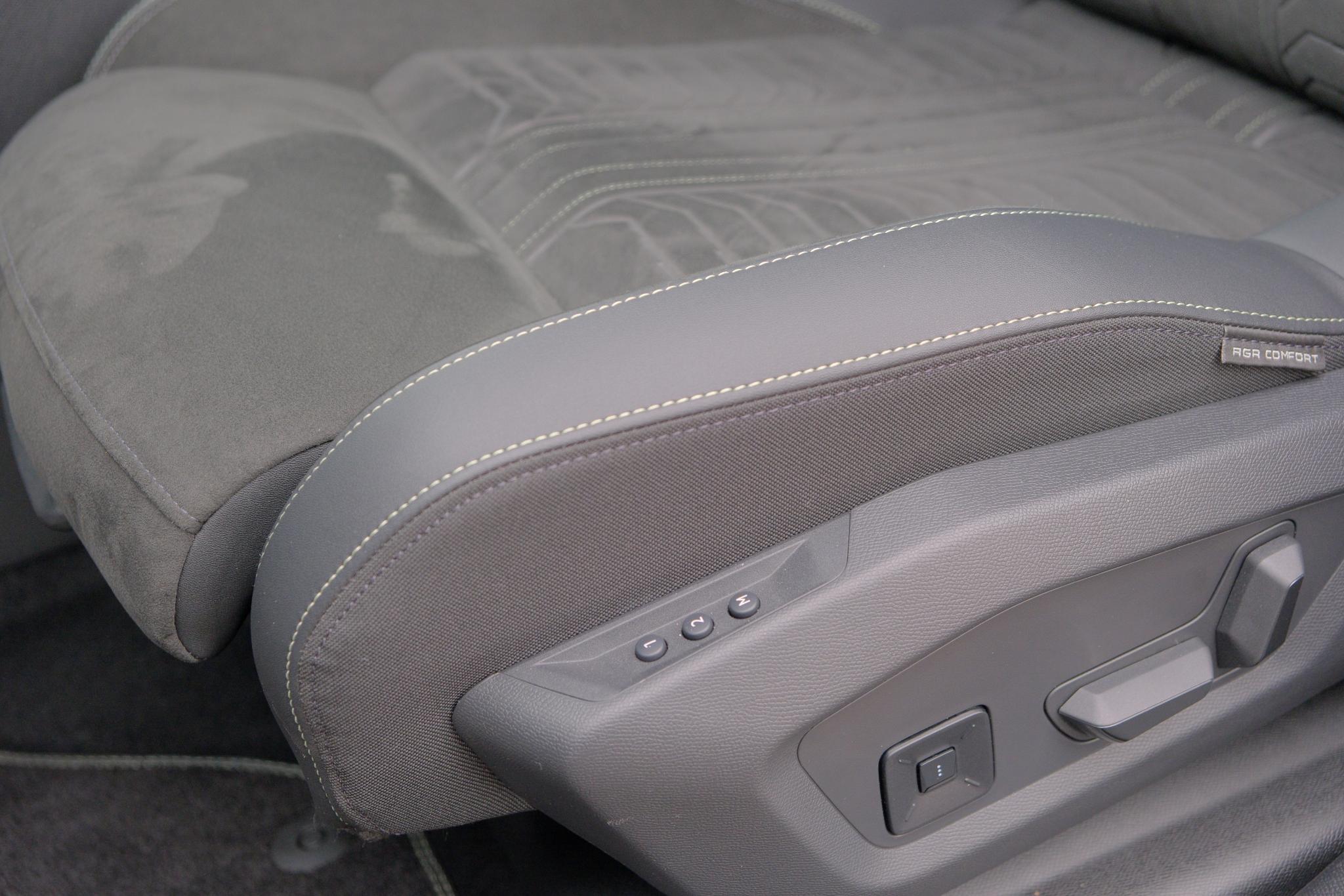 Peugeot 3008 1.2 Hybrid 145pk e-DCS6 GT | Navi | App Connect | Adaptive Cruise | Camera | Panoramadak | FOCAL® Audio | Elektrische Achterklep | Winter Pakket afbeelding 23