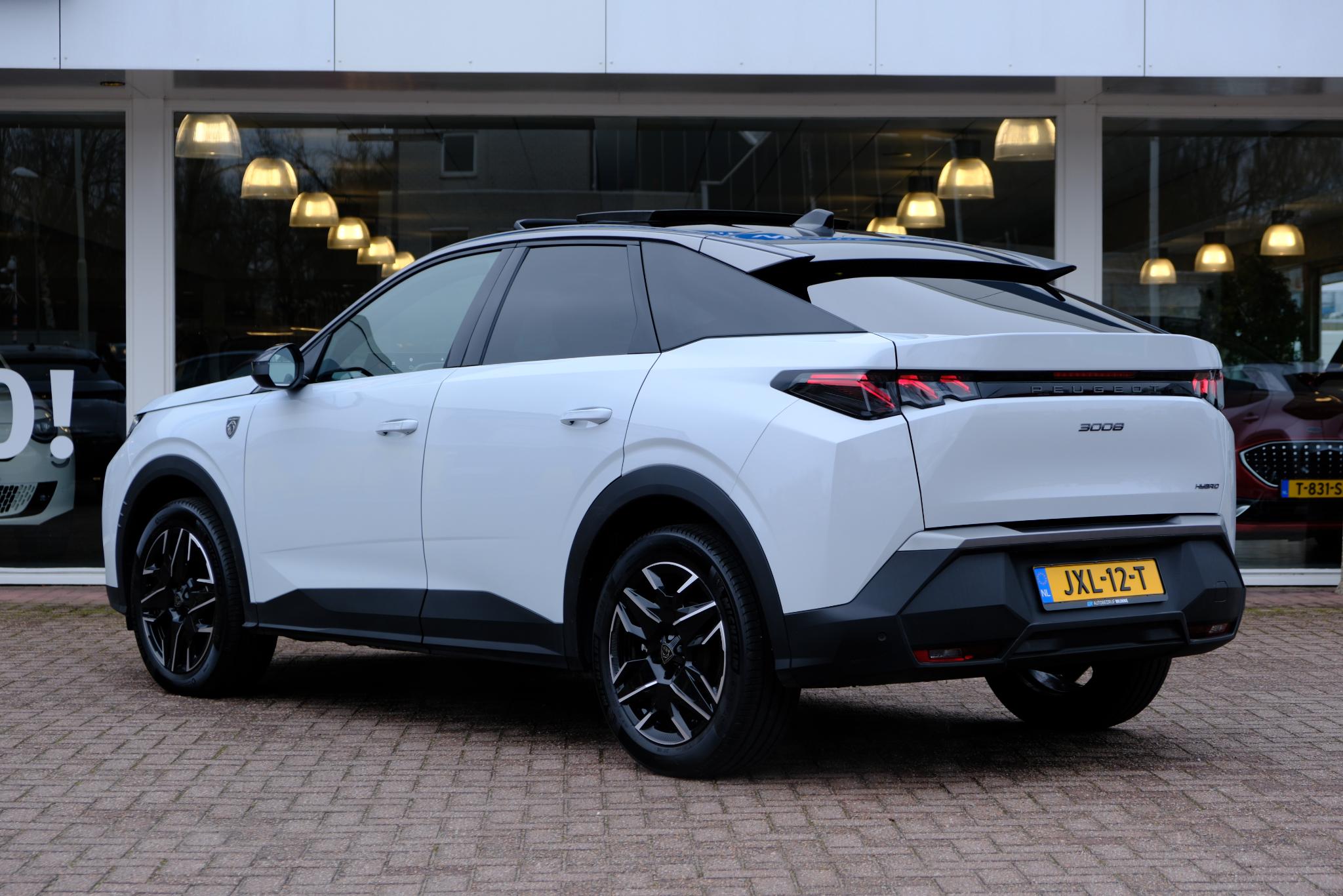 Peugeot 3008 1.2 Hybrid 145pk e-DCS6 GT | Navi | App Connect | Adaptive Cruise | Camera | Panoramadak | FOCAL® Audio | Elektrische Achterklep | Winter Pakket afbeelding 33