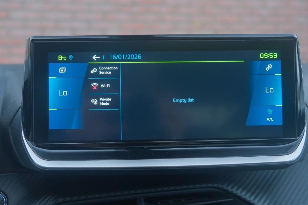 Peugeot e-2008 EV 50 kWh 136pk GT Pack | Navi | App Connect | Climate | Adaptive Cruise | Panoramadak | Keyless | Camera | Stoelverwarming afbeelding 16