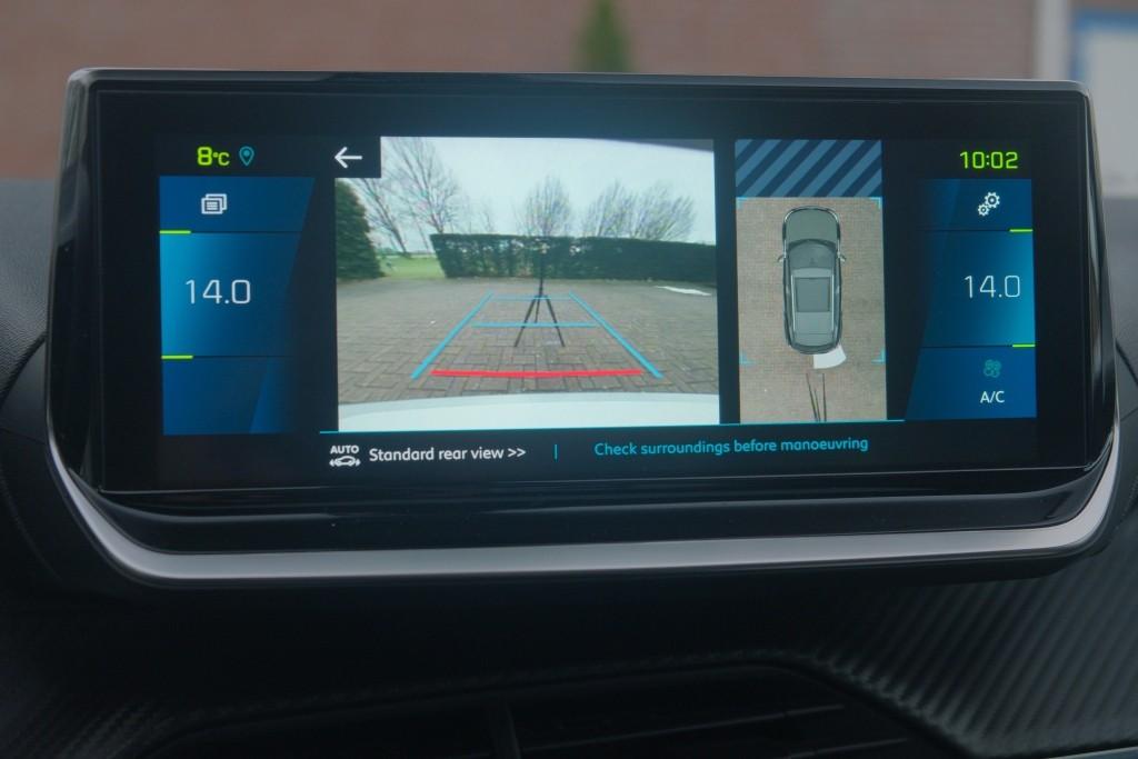 Peugeot e-2008 EV 50 kWh 136pk GT Pack | Navi | App Connect | Climate | Adaptive Cruise | Panoramadak | Keyless | Camera | Stoelverwarming afbeelding 17