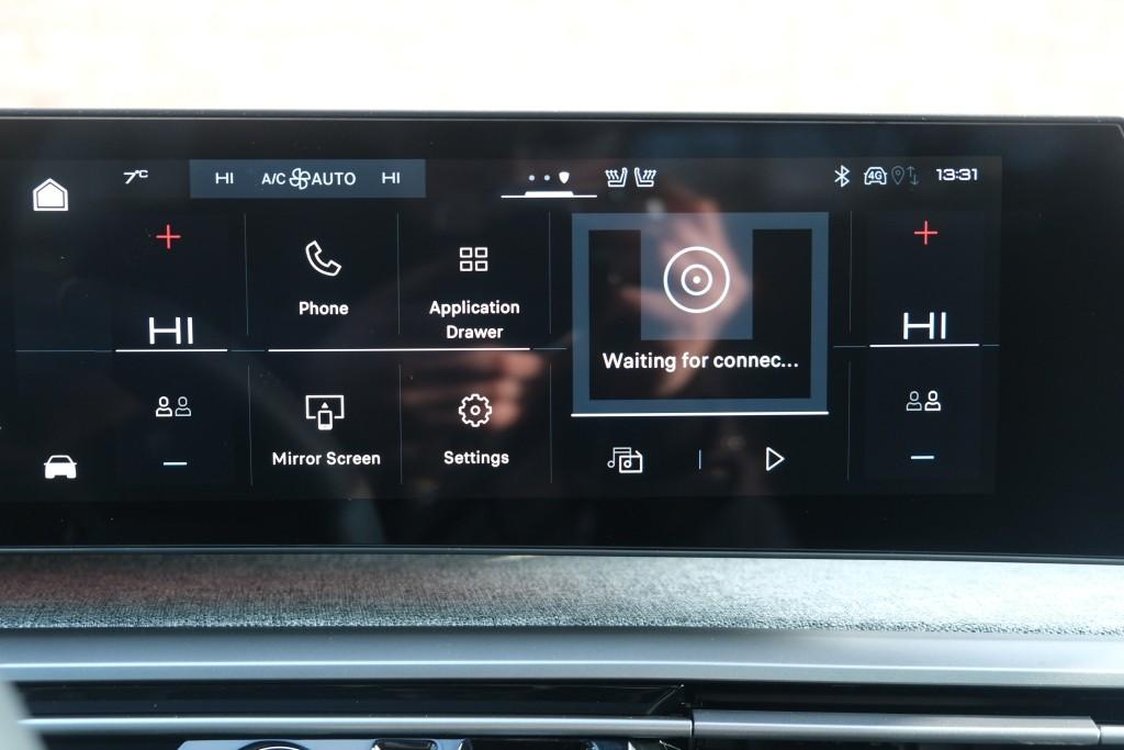 Peugeot 3008 1.2 Hybrid 145pk e-DCS6 GT | Navi | App Connect | Panoramadak | Focal Audio | Alcantara | Camera | Elektrische Achterklep | Winter Pakket afbeelding 15