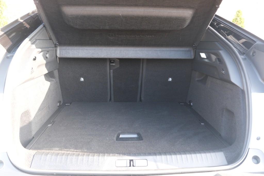 Peugeot 3008 1.2 Hybrid 145pk e-DCS6 GT | Navi | App Connect | Panoramadak | Focal Audio | Alcantara | Camera | Elektrische Achterklep | Winter Pakket afbeelding 31