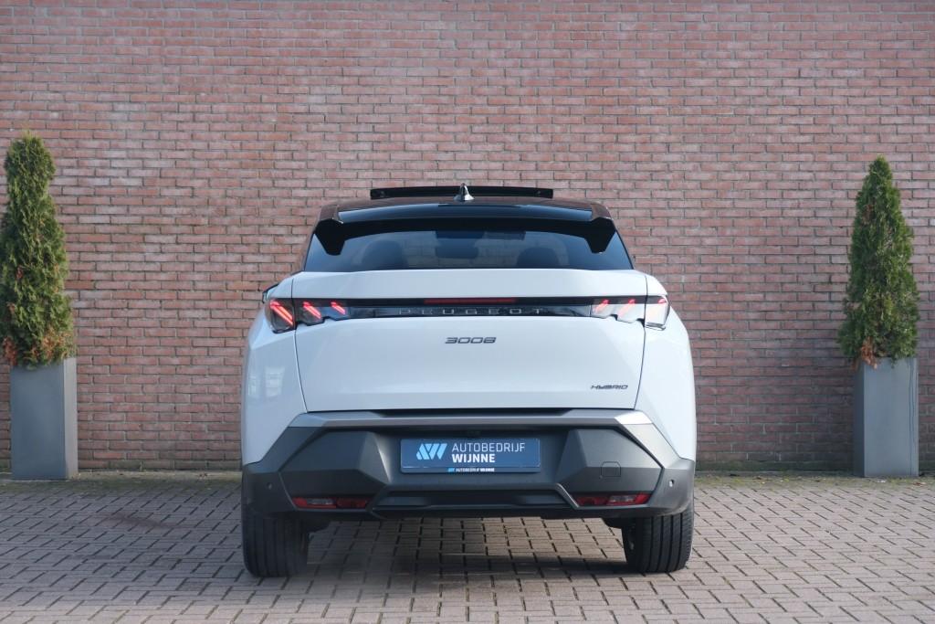 Peugeot 3008 1.2 Hybrid 145pk e-DCS6 GT | Navi | App Connect | Panoramadak | Focal Audio | Alcantara | Camera | Elektrische Achterklep | Winter Pakket afbeelding 32