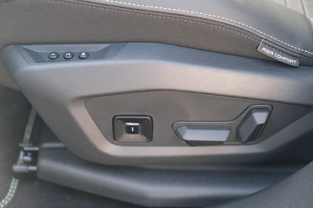 Peugeot 3008 1.2 Hybrid 145pk e-DCS6 GT | Navi | App Connect | Adaptive Cruise | Camera | Panoramadak | FOCAL® Audio | Elektrische Achterklep | Winter Pakket afbeelding 29