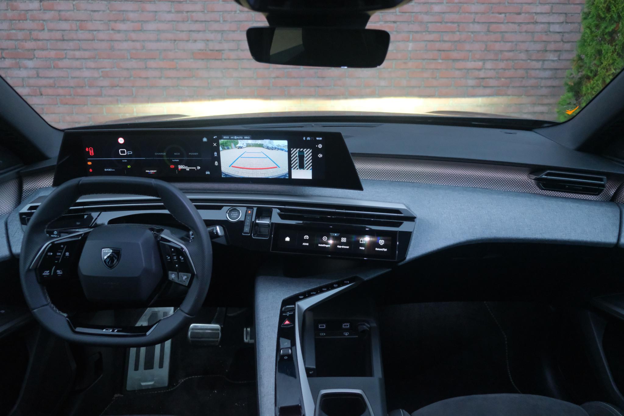 Peugeot 3008 1.2 Hybrid 145pk e-DCS6 GT | Navi | App Connect | Adaptive Cruise | Camera | Panoramadak | FOCAL® Audio | Elektrische Achterklep | Winter Pakket afbeelding 7