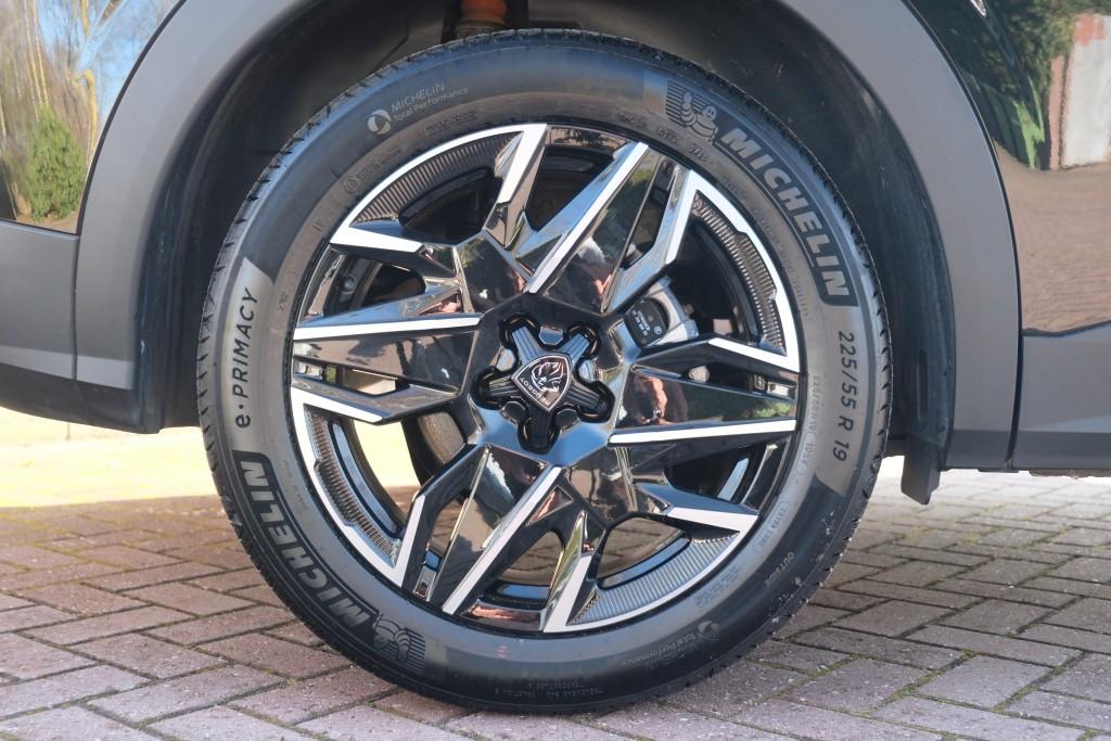 Peugeot 3008 1.2 Hybrid 145pk e-DCS6 GT | Navi | App Connect | Adaptive Cruise | Camera | Panoramadak | FOCAL® Audio | Elektrische Achterklep | Winter Pakket afbeelding 31