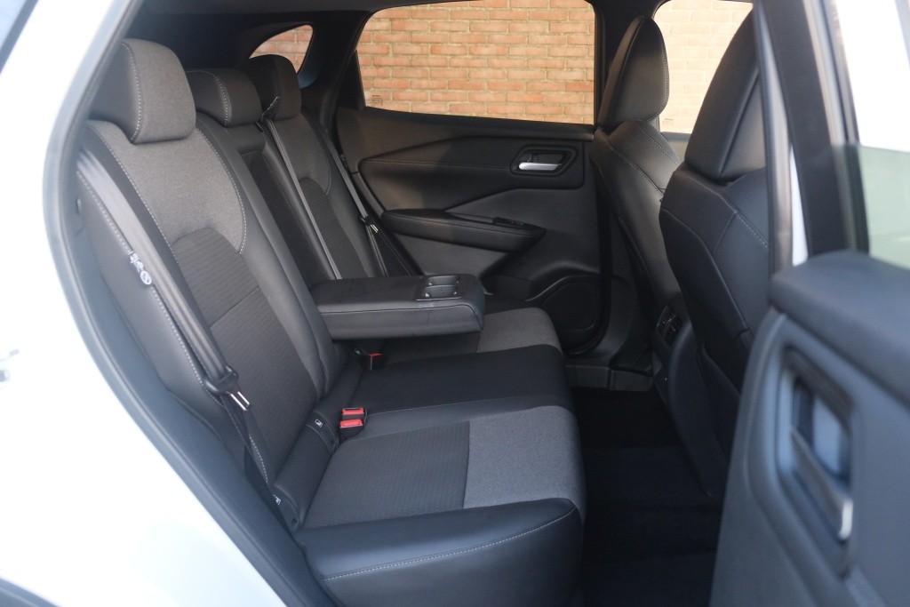 Nissan QASHQAI 1.3 MHEV 158pk Xtronic N-Connecta | Navi | App Connect | Adaptive Cruise | Keyless | 360° Camera | Panoramadak | Elektrische Achterklep | Cold Pack afbeelding 3