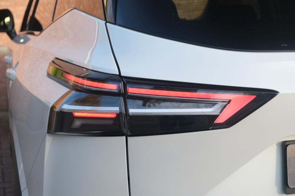 Nissan QASHQAI 1.3 MHEV 158pk Xtronic N-Connecta | Navi | App Connect | Adaptive Cruise | Keyless | 360° Camera | Panoramadak | Elektrische Achterklep | Cold Pack afbeelding 26