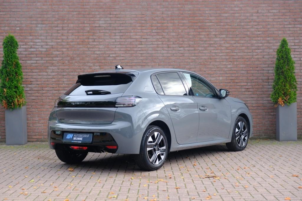 Peugeot 208 1.2 PureTech 100pk Allure | Navi | App Connect | Climate | Adaptive Cruise | Camera | Blind Spot | PDC afbeelding 26