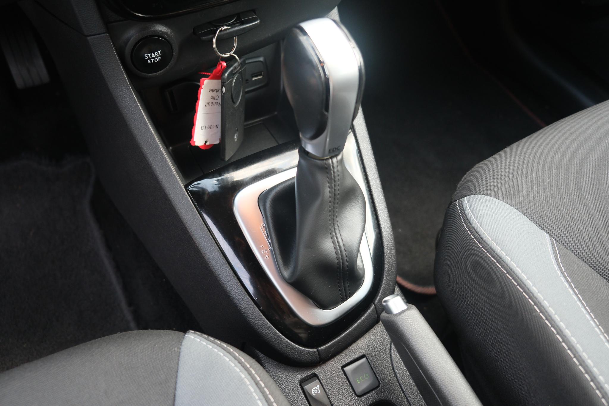 Renault Clio 1.2 TCe 120pk EDC Estate Dynamique | Navi | Climate | Cruise | Keyless | PDC afbeelding 19