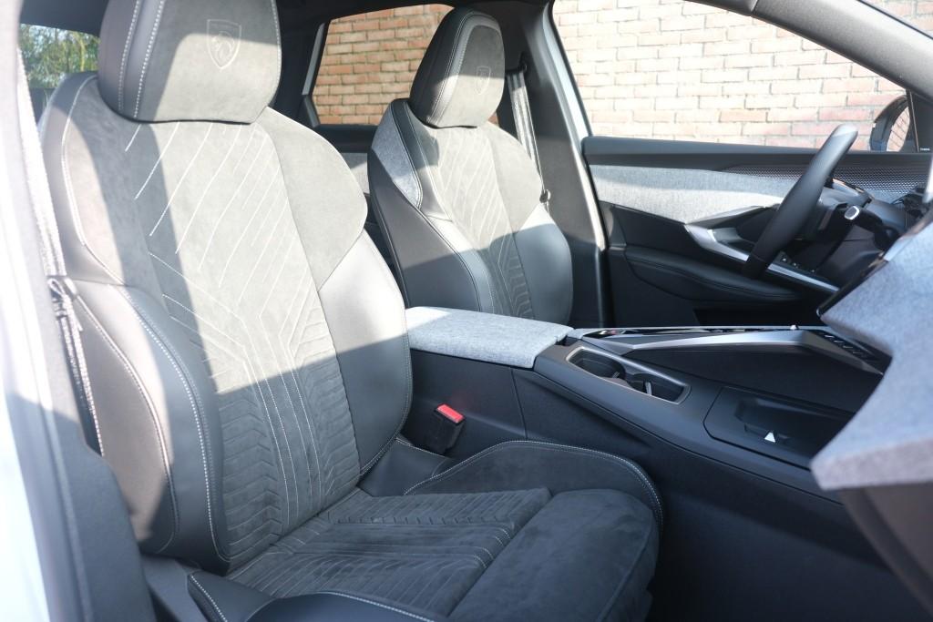 Peugeot 3008 1.2 Hybrid 145pk e-DCS6 GT | Navi | App Connect | Panoramadak | Focal Audio | Alcantara | Camera | Elektrische Achterklep | Winter Pakket afbeelding 5