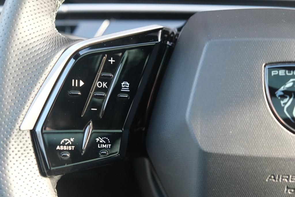 Peugeot 3008 1.2 Hybrid 145pk e-DCS6 GT | Navi | App Connect | Panoramadak | Focal Audio | Alcantara | Camera | Elektrische Achterklep | Winter Pakket afbeelding 8