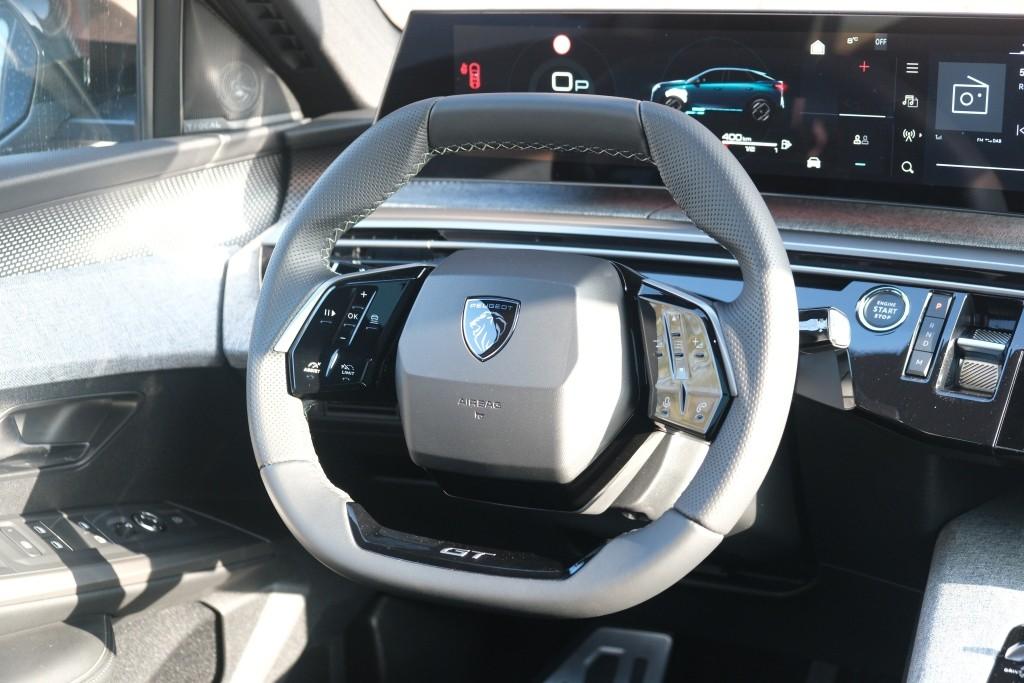 Peugeot 3008 1.2 Hybrid 145pk e-DCS6 GT | Navi | App Connect | Panoramadak | Focal Audio | Alcantara | Camera | Elektrische Achterklep | Winter Pakket afbeelding 11