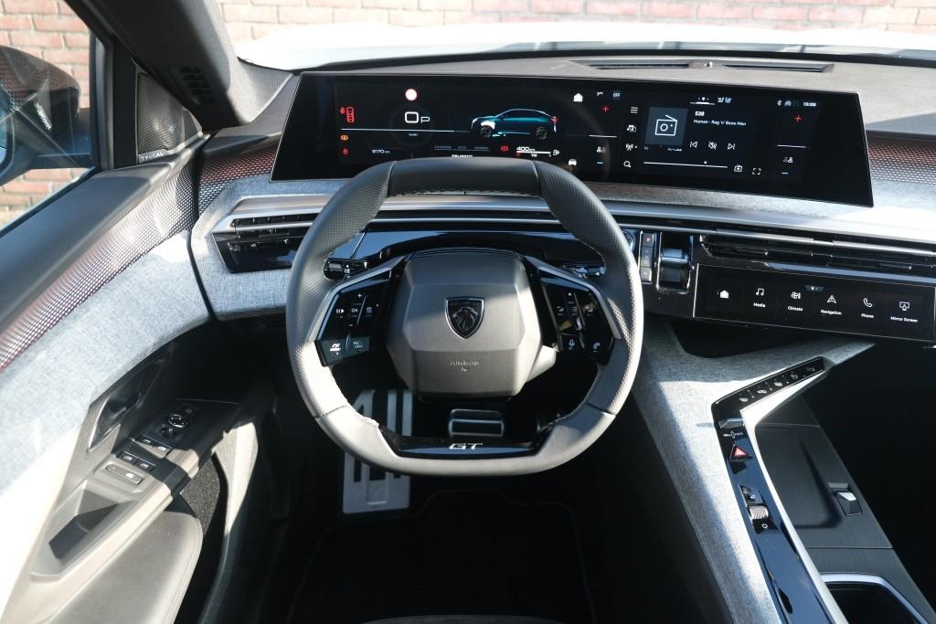 Peugeot 3008 1.2 Hybrid 145pk e-DCS6 GT | Navi | App Connect | Panoramadak | Focal Audio | Alcantara | Camera | Elektrische Achterklep | Winter Pakket afbeelding 13