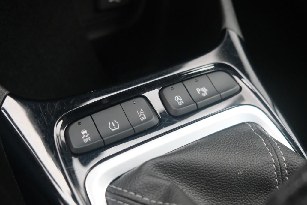 Opel Crossland 1.2 Turbo 110pk Ultimate | Navi | App Connect | Climate | Camera | Keyless | Blind Spot | PDC afbeelding 25