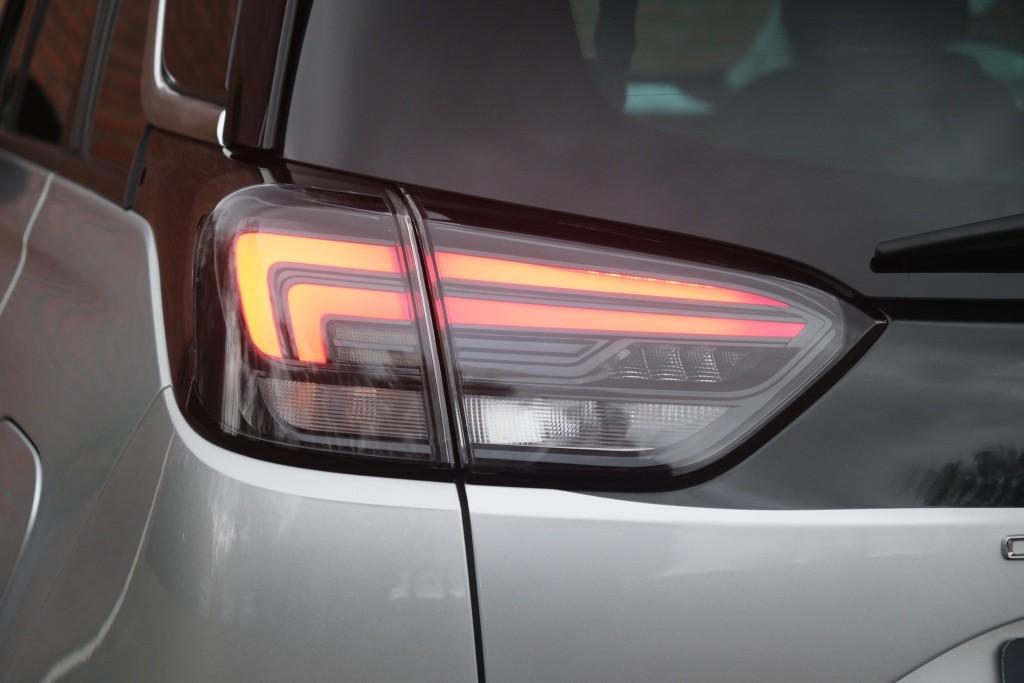 Opel Crossland 1.2 Turbo 110pk Ultimate | Navi | App Connect | Climate | Camera | Keyless | Blind Spot | PDC afbeelding 31