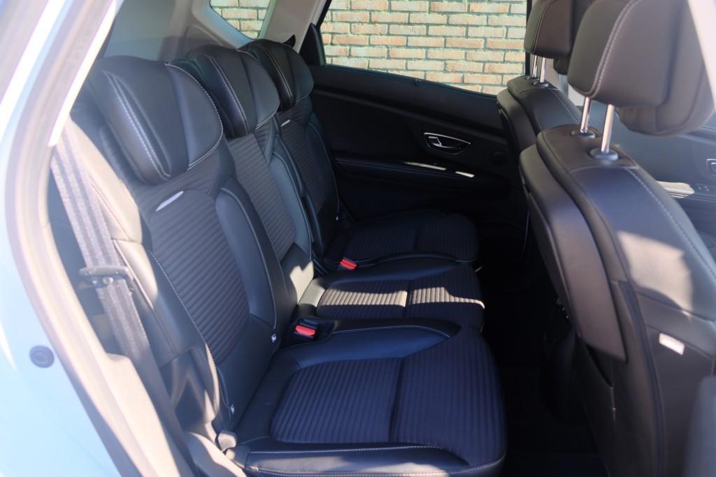 Renault Scénic 1.2 TCe 130pk Bose | Navi | Climate | Cruise | Keyless | PDC | Trekhaak afbeelding 3