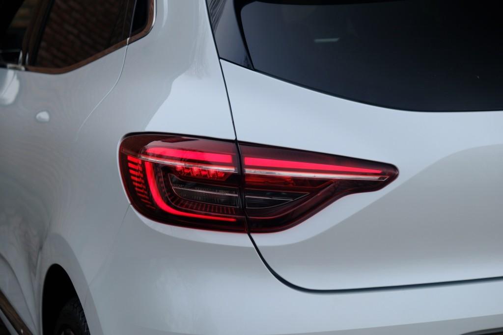 Renault Clio 1.0 TCe 90 Techno | Navi | App Connect | Climate | Cruise | Keyless | PDC  | 17" velgen afbeelding 24