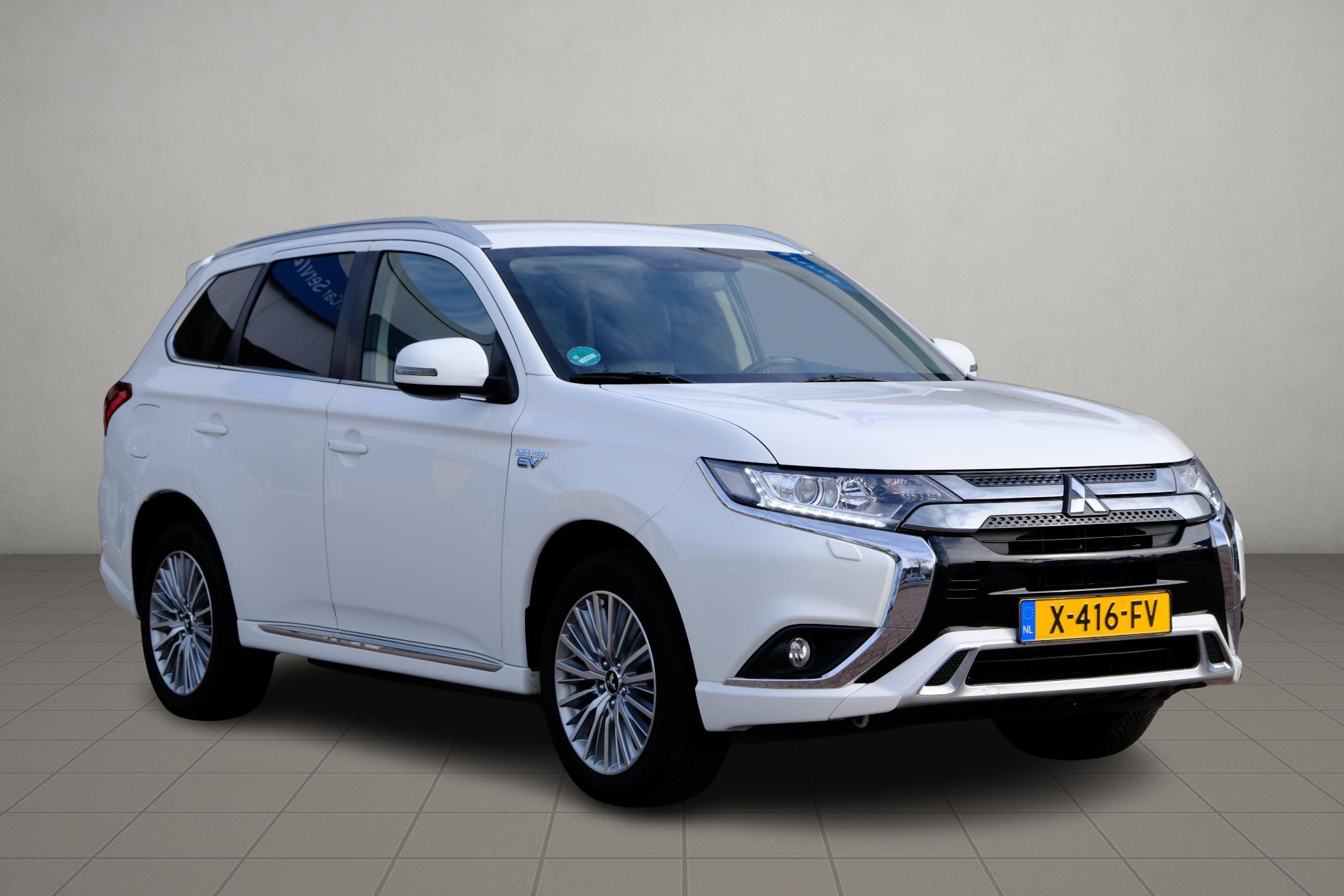 Mitsubishi Outlander 2.4 PHEV 224pk Aut. 4WD Intens | Navi | Climate | Camera | Keyless | Alcantara | Blind Spot afbeelding 1