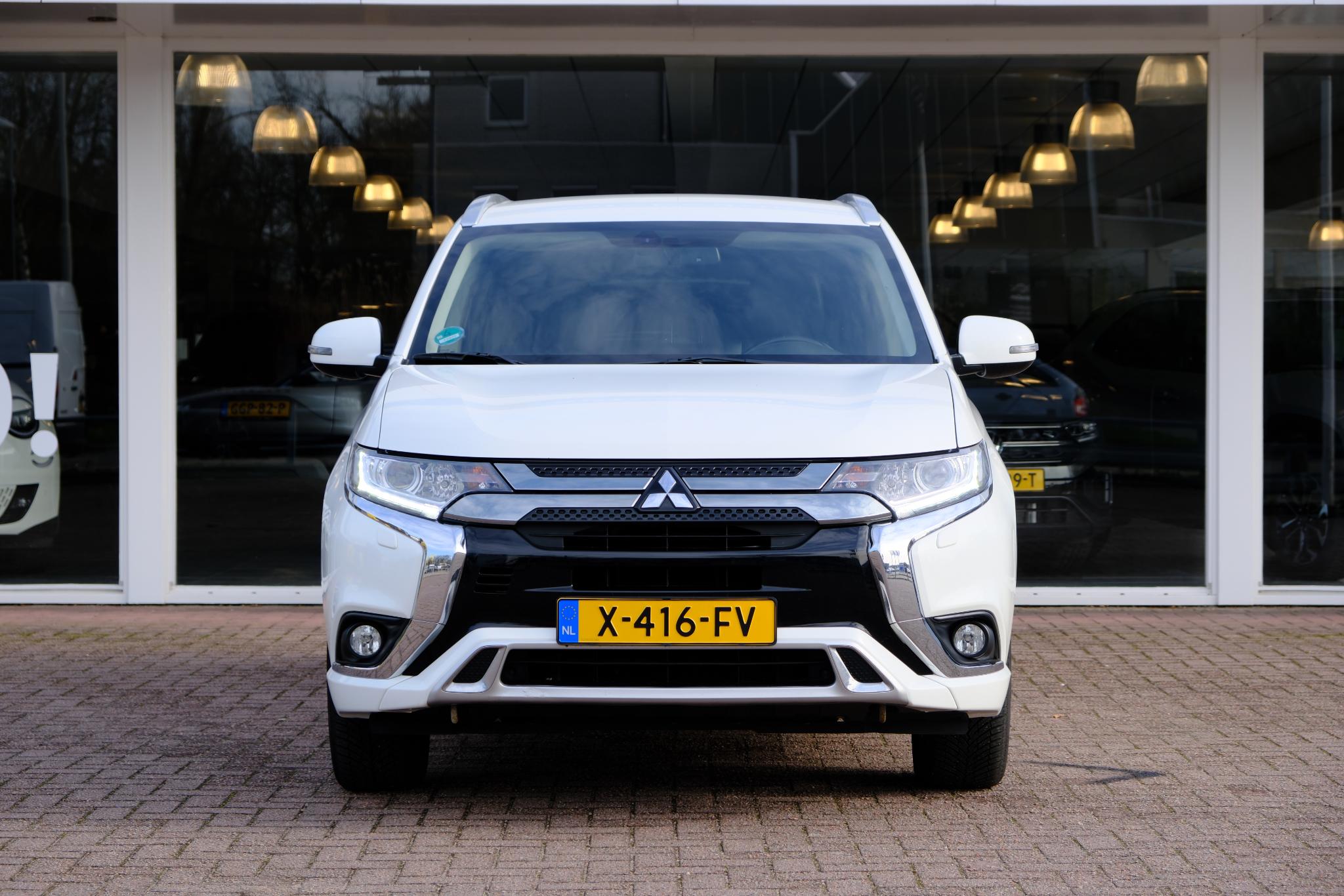 Mitsubishi Outlander 2.4 PHEV 224pk Aut. 4WD Intens | Navi | Climate | Camera | Keyless | Alcantara | Blind Spot afbeelding 3