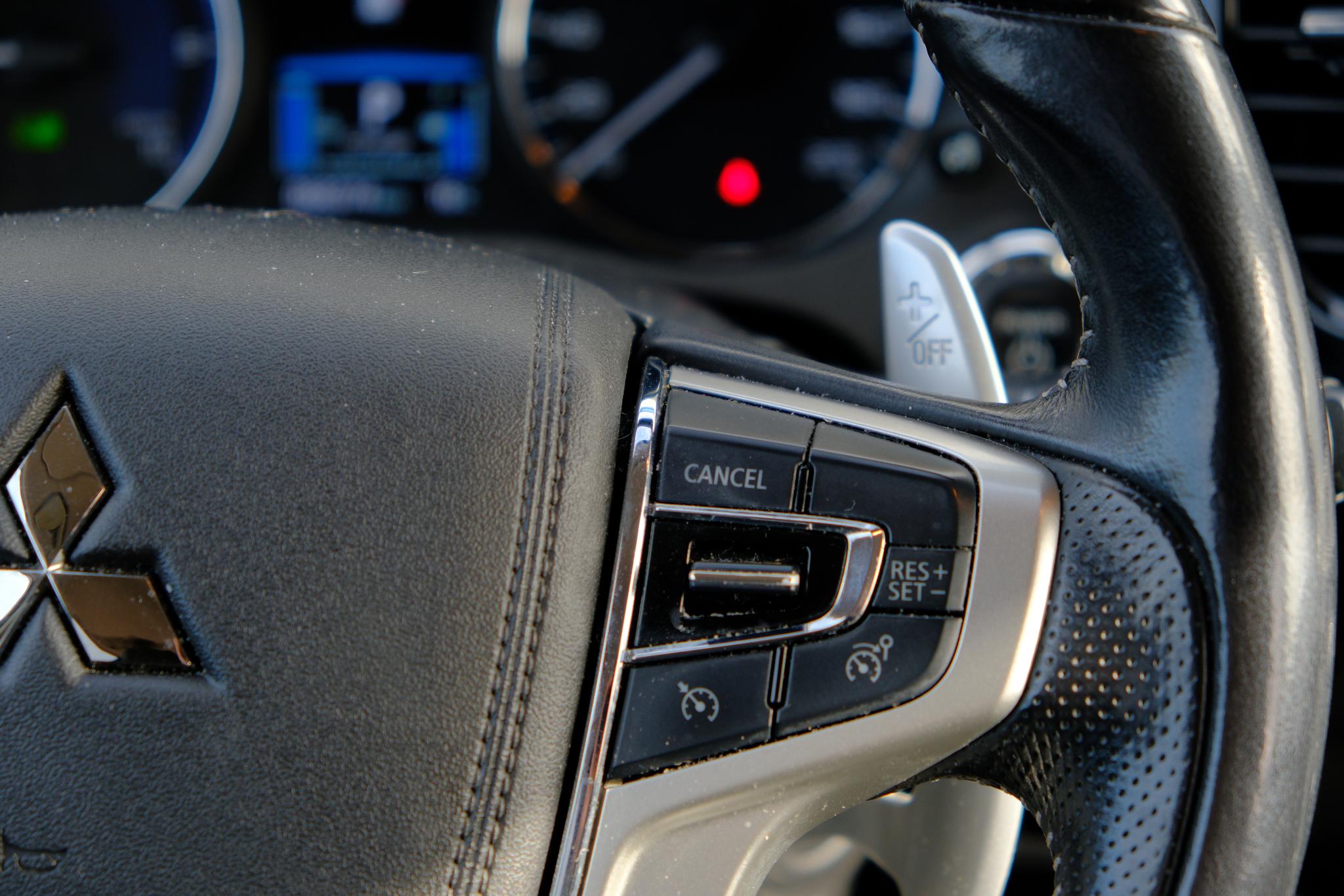 Mitsubishi Outlander 2.4 PHEV 224pk Aut. 4WD Intens | Navi | Climate | Camera | Keyless | Alcantara | Blind Spot afbeelding 14