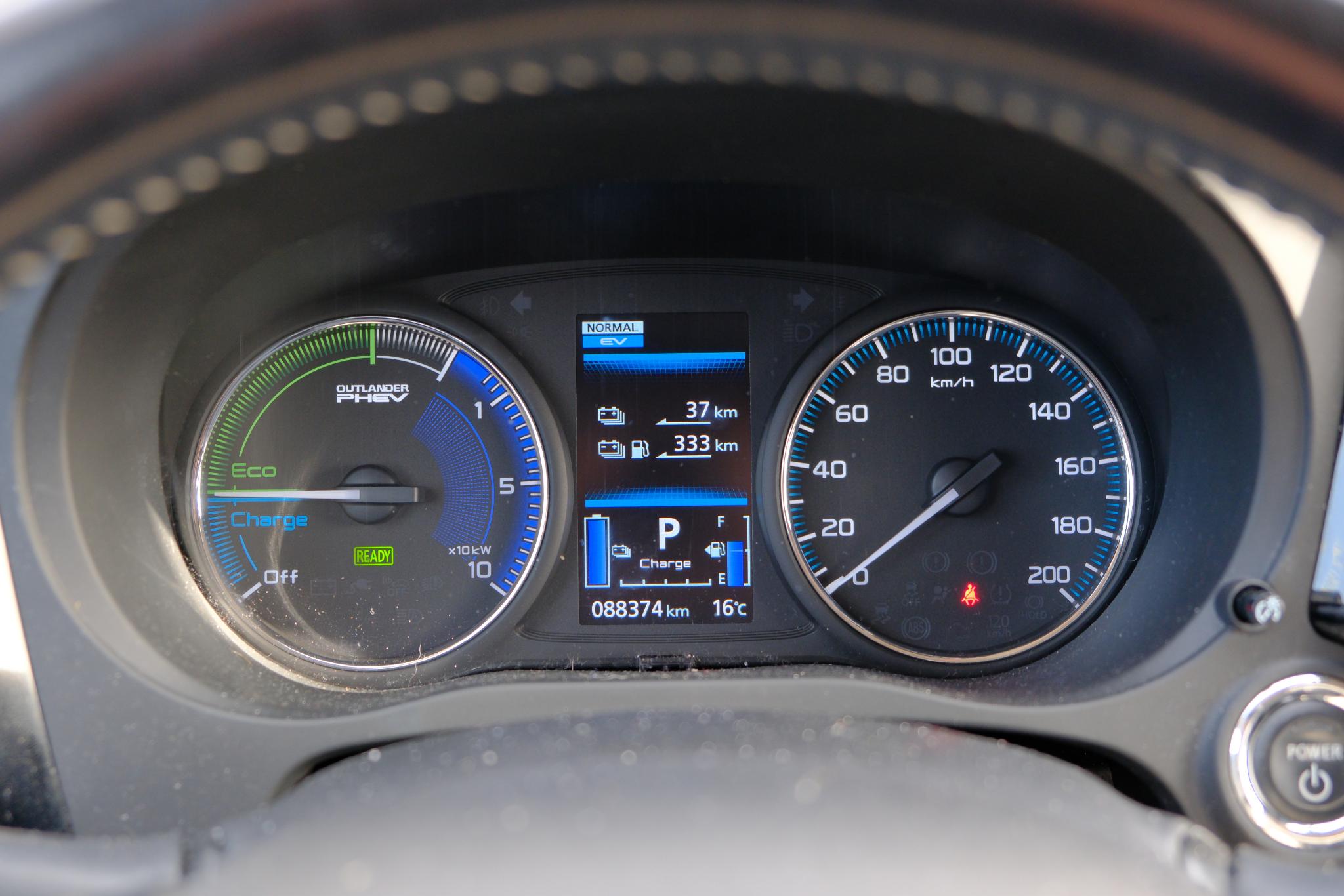 Mitsubishi Outlander 2.4 PHEV 224pk Aut. 4WD Intens | Navi | Climate | Camera | Keyless | Alcantara | Blind Spot afbeelding 18