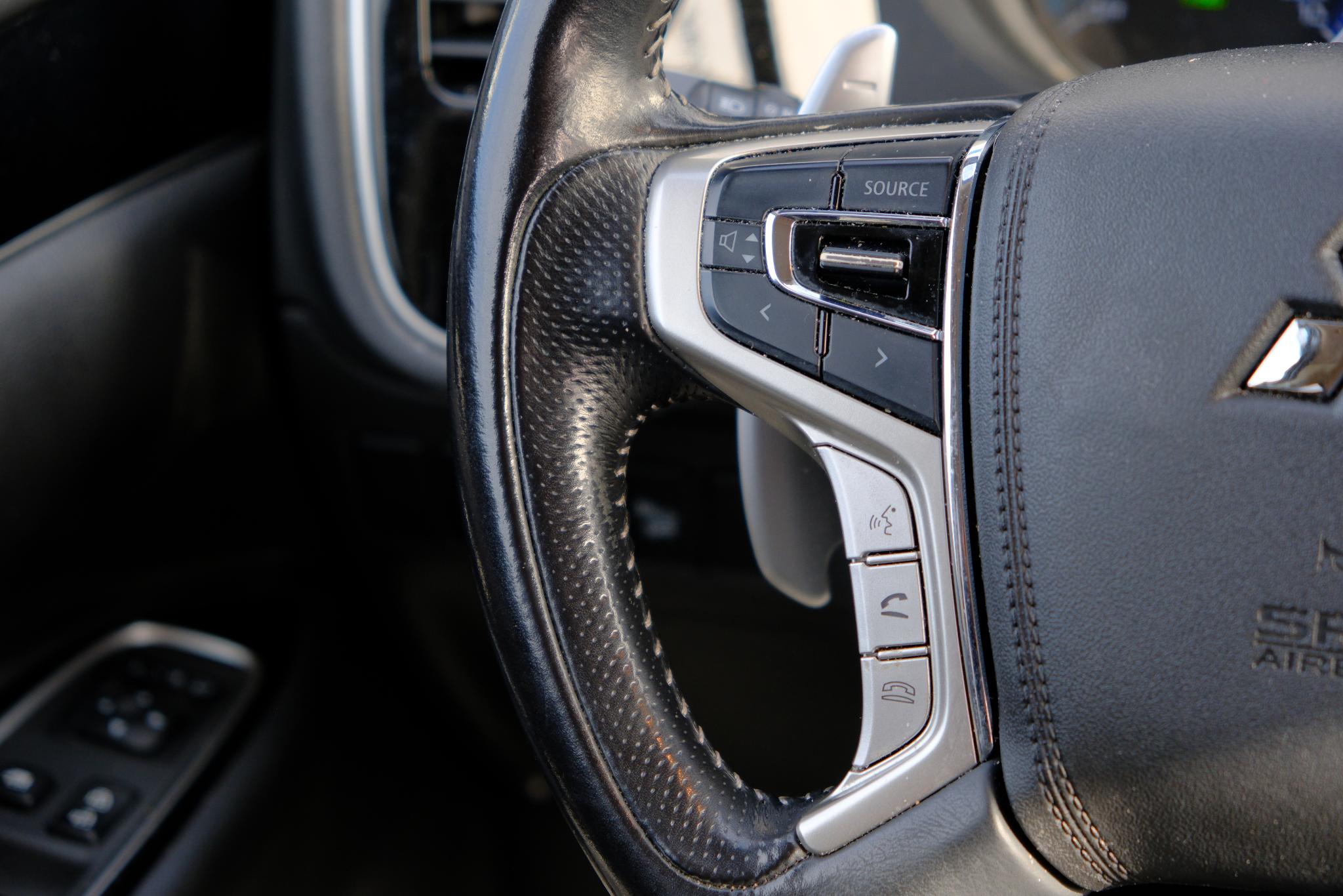 Mitsubishi Outlander 2.4 PHEV 224pk Aut. 4WD Intens | Navi | Climate | Camera | Keyless | Alcantara | Blind Spot afbeelding 14