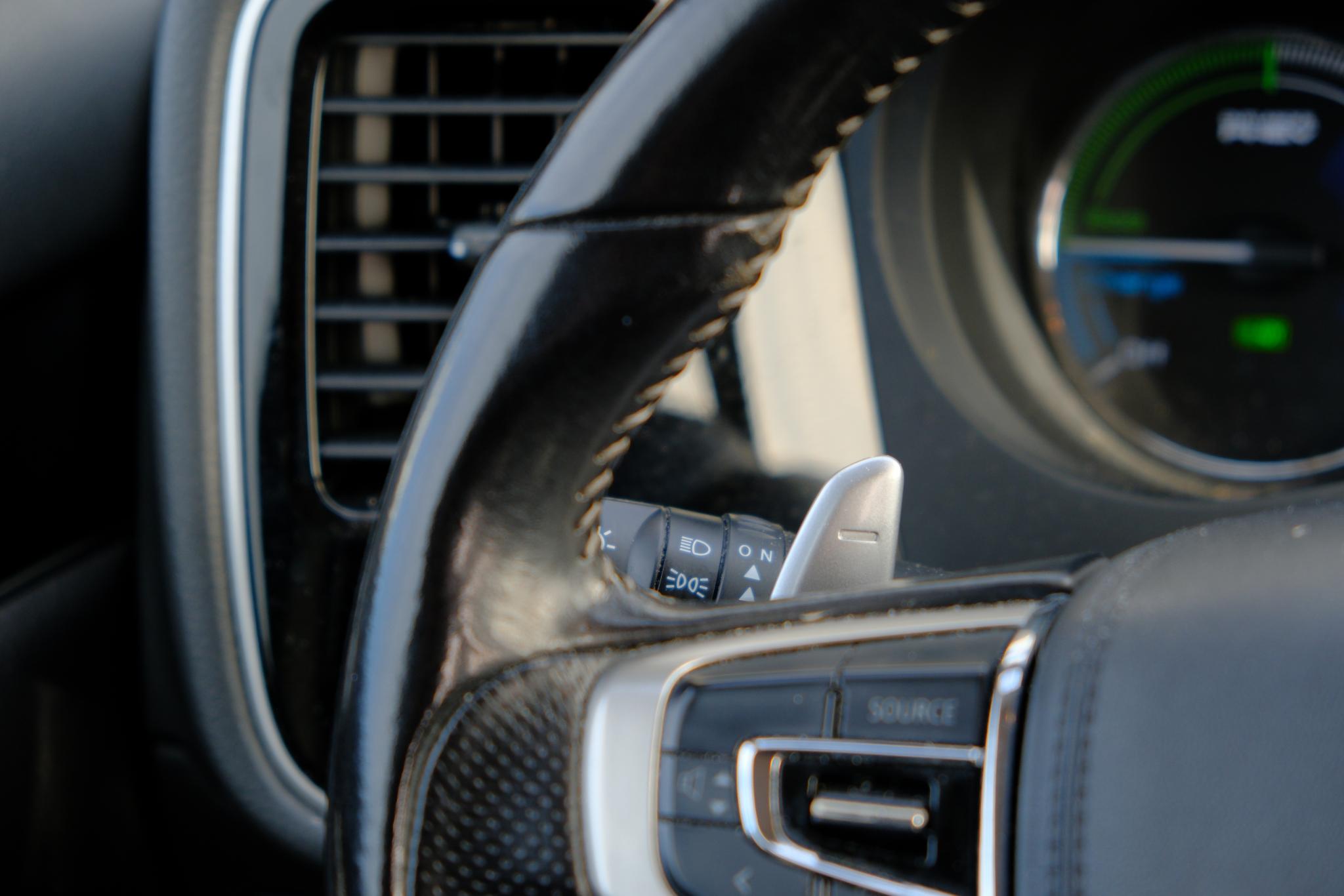 Mitsubishi Outlander 2.4 PHEV 224pk Aut. 4WD Intens | Navi | Climate | Camera | Keyless | Alcantara | Blind Spot afbeelding 16