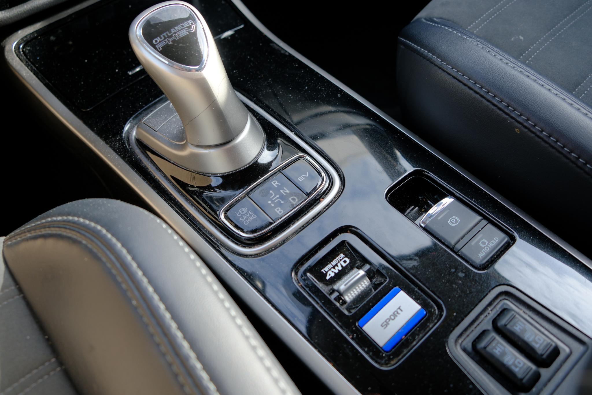 Mitsubishi Outlander 2.4 PHEV 224pk Aut. 4WD Intens | Navi | Climate | Camera | Keyless | Alcantara | Blind Spot afbeelding 20