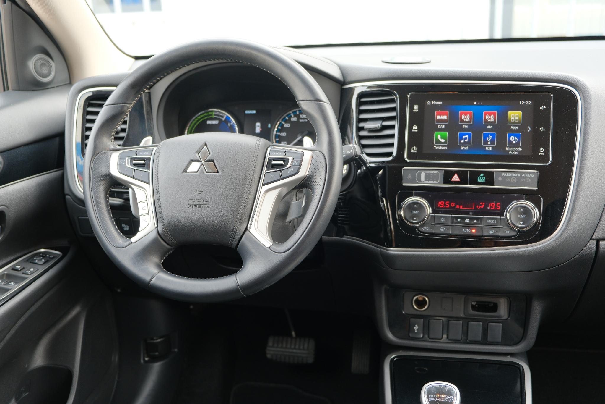 Mitsubishi Outlander 2.4 PHEV 224pk Aut. 4WD Intens | Navi | Climate | Camera | Keyless | Alcantara | Blind Spot afbeelding 7