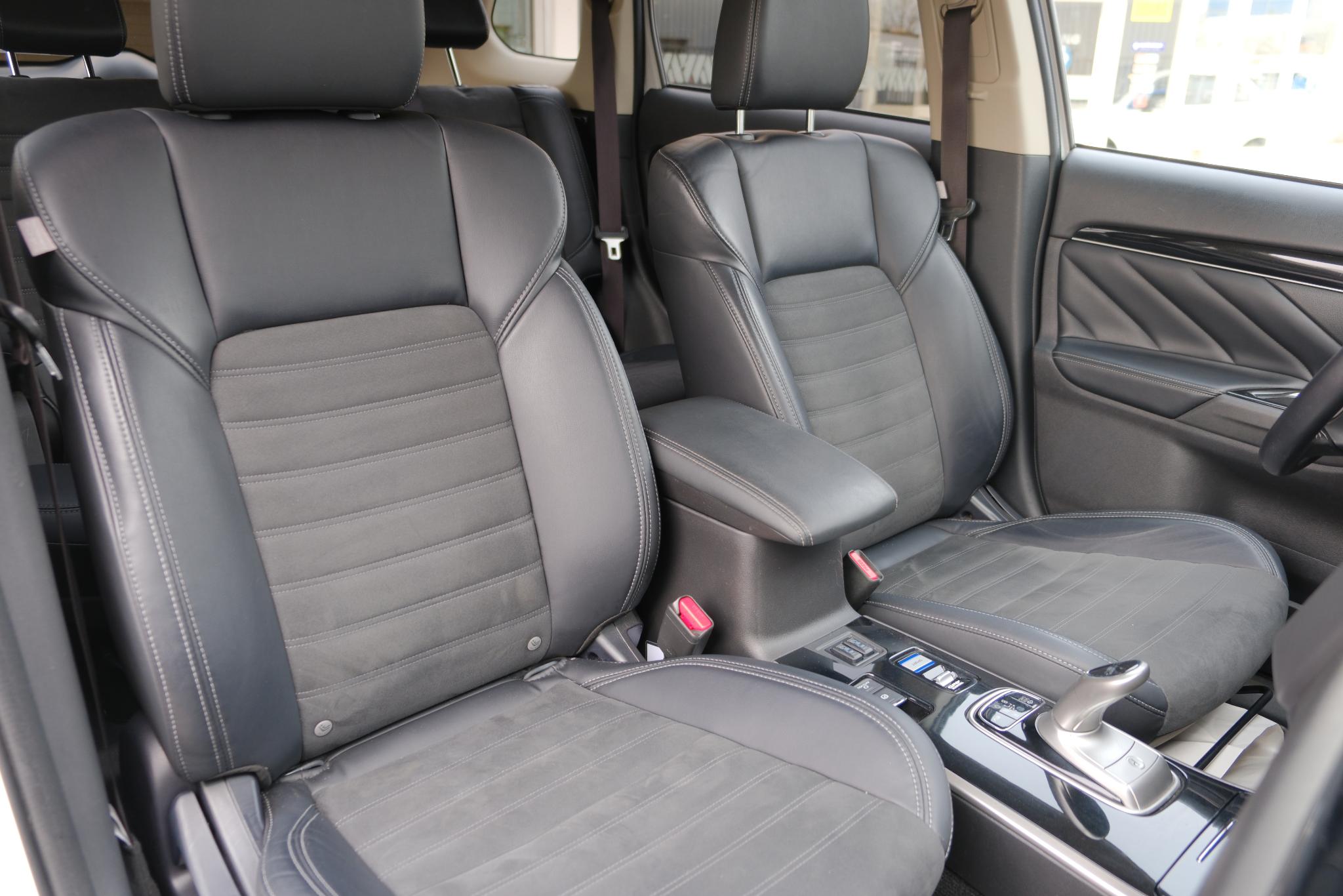 Mitsubishi Outlander 2.4 PHEV 224pk Aut. 4WD Intens | Navi | Climate | Camera | Keyless | Alcantara | Blind Spot afbeelding 8