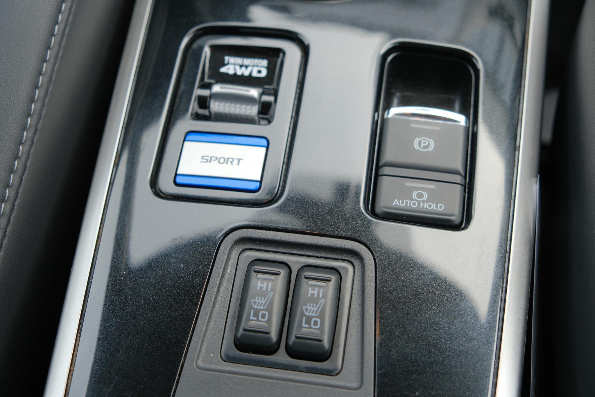 Mitsubishi Outlander 2.4 PHEV 224pk Aut. 4WD Intens | Navi | Climate | Camera | Keyless | Alcantara | Blind Spot afbeelding 15